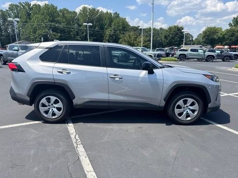 Used 2022 Toyota RAV4 LE FWD image 2