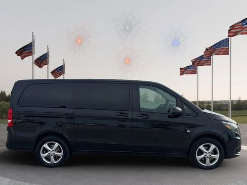 Used 2018 Mercedes-Benz Metris Passenger image 7