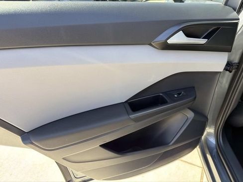 Certified 2023 Volkswagen Taos SE FWD image 10