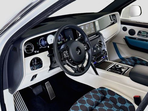 Used 2025 Rolls-Royce Cullinan AWD/4WD image 15