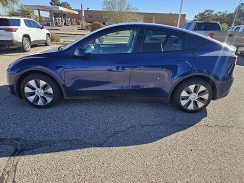 Used 2024 Tesla Model Y Long Range image 2