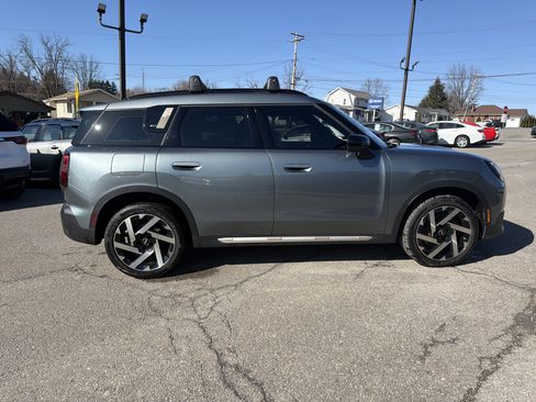 Used 2025 MINI Cooper Countryman S image 2