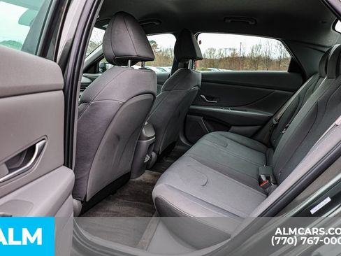 Used 2025 Hyundai Elantra SE FWD image 18