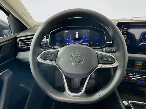 Used 2025 Volkswagen Jetta SE image 18