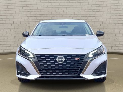 Certified 2025 Nissan Altima 2.5 SR FWD image 2