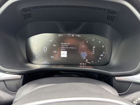 Used 2020 Volvo XC60 T6 Momentum AWD/4WD image 11