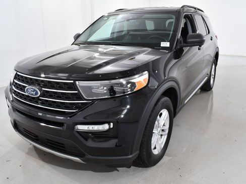 Used 2023 Ford Explorer XLT w/ Equipment Group 202A image 2