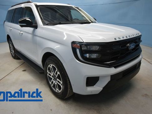 Used 2025 Ford Expedition Active image 1
