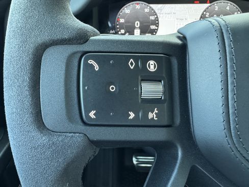 Certified 2024 Land Rover Defender 90 V8 AWD/4WD image 16