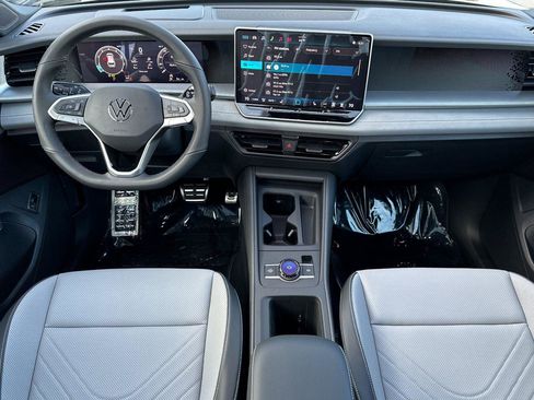 New 2026 Volkswagen Tiguan SE R-Line image 12