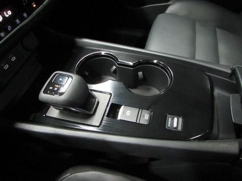 Used 2024 Nissan Rogue SV w/ SV Premium Package FWD image 29