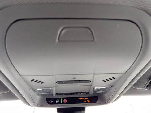 Certified 2024 GMC Terrain SLT image 23