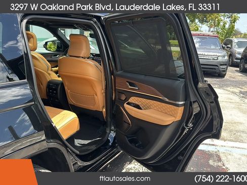 Used 2022 Jeep Grand Cherokee Summit w/ Luxury Tech Group V AWD/4WD image 44