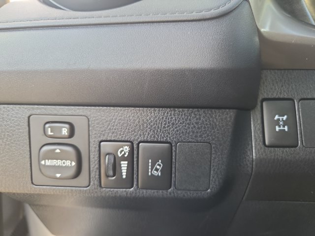 Used 2018 Toyota RAV4 LE w/ All Weather Liner Package AWD/4WD image 26