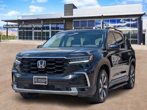Used 2024 Honda Pilot Touring image 3