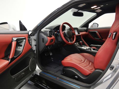 Used 2024 Nissan GT-R Premium w/ Premium Interior Package AWD/4WD image 22