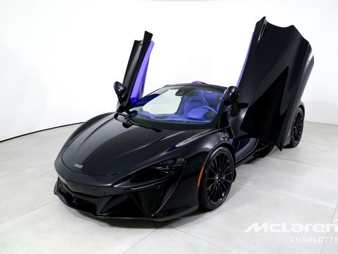 Used 2025 McLaren Artura Spider image 6