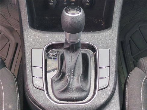 Used 2019 Hyundai Elantra GT image 8