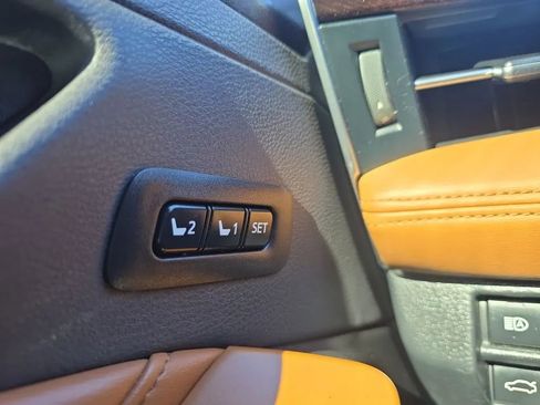 Used 2019 Toyota Avalon Limited image 25