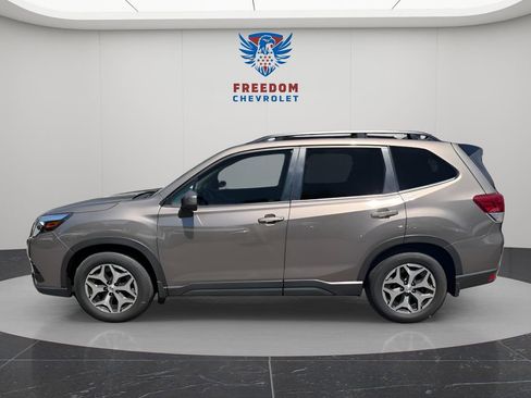 Used 2024 Subaru Forester Premium AWD/4WD image 3