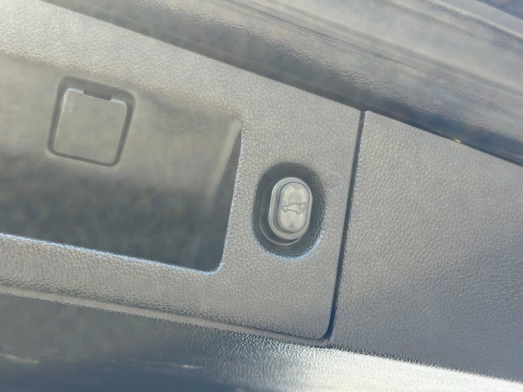 Used 2016 GMC Yukon SLT RWD image 10