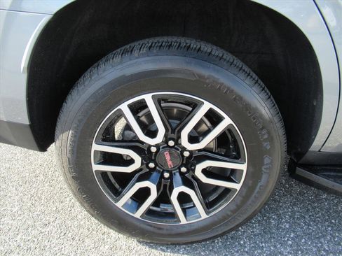 Used 2023 GMC Yukon AT4 image 8