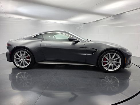 Used 2019 Aston Martin V8 Vantage Coupe image 3