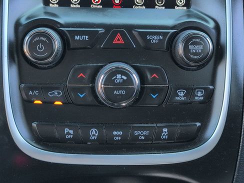 Used 2020 Dodge Durango SXT image 19