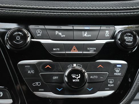 Used 2021 Chrysler Pacifica Touring w/ S Appearance Package image 28