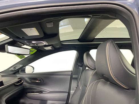 Used 2025 Toyota Crown Signia w/ Advanced Technology Package image 11