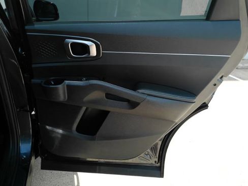 Used 2025 Kia Sorento LX FWD image 23