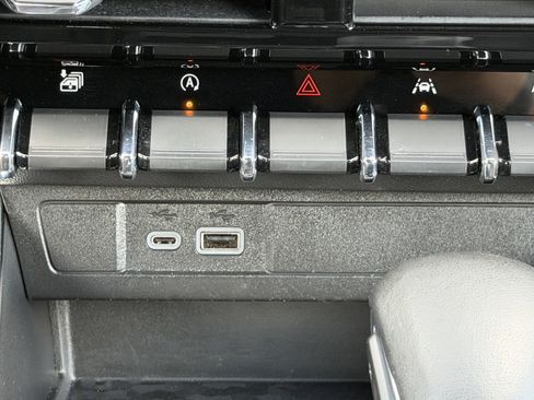 Used 2023 GMC Canyon AT4 w/ AT4 Premium Package image 6