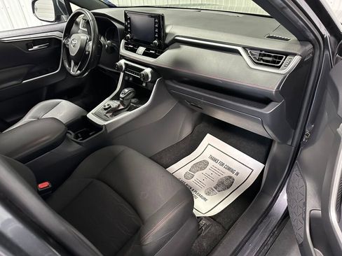 Used 2022 Toyota RAV4 SE w/ Carpet Mat Package (TMS) image 9