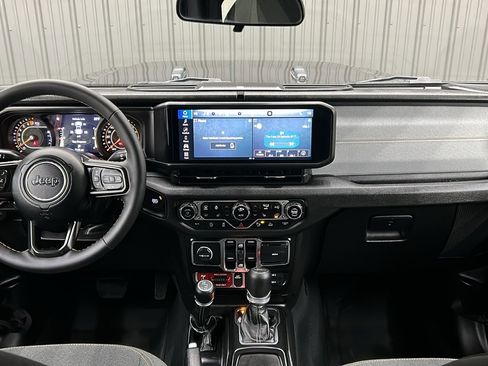 Used 2024 Jeep Gladiator Willys image 33