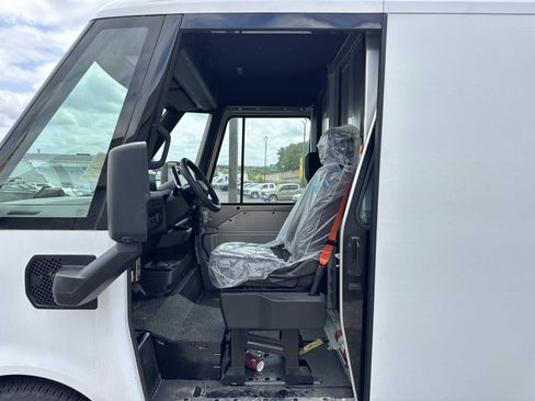 Used 2024 Chevrolet Brightdrop 400 w/ Commercial Equipment Package AWD/4WD image 17