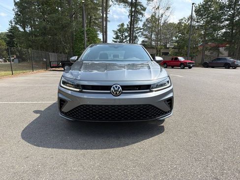 Used 2025 Volkswagen Jetta Sport FWD image 3