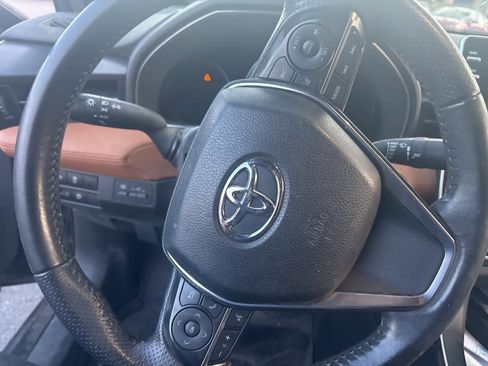 Used 2021 Toyota Avalon XSE image 10