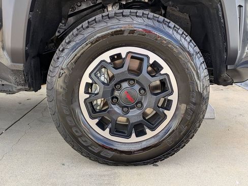 Used 2024 Toyota Tacoma TRD Off-Road image 27