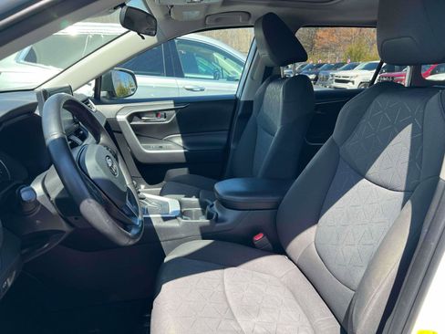 Used 2021 Toyota RAV4 XLE w/ Convenience Package image 25