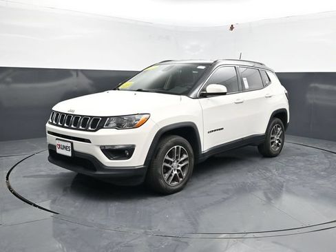 Used 2018 Jeep Compass Latitude w/ Cold Weather Group AWD/4WD image 4