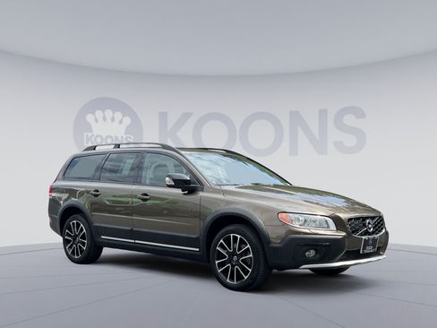 Used 2016 Volvo XC70 T5 Platinum w/ Climate Package AWD/4WD image 2