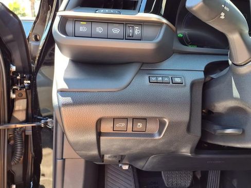 Used 2025 Toyota Crown Signia AWD/4WD image 13