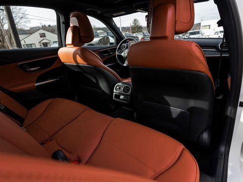 Used 2025 Mercedes-Benz C 300 4MATIC Sedan image 28