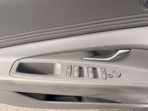 Used 2025 Hyundai Elantra Sport FWD image 8