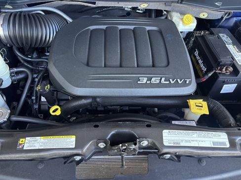 Used 2012 Chrysler Town & Country Touring-L w/ Entertainment Group #2 FWD image 21