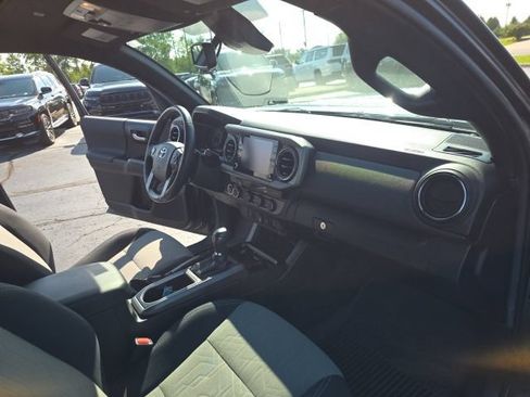 Used 2021 Toyota Tacoma TRD Sport AWD/4WD image 31