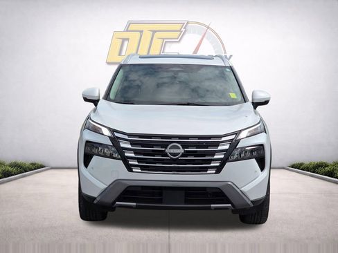 Used 2025 Nissan Rogue SL w/ Tech Package AWD/4WD image 3