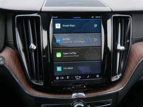 Used 2023 Volvo XC60 T8 Ultimate w/ Climate Package image 18