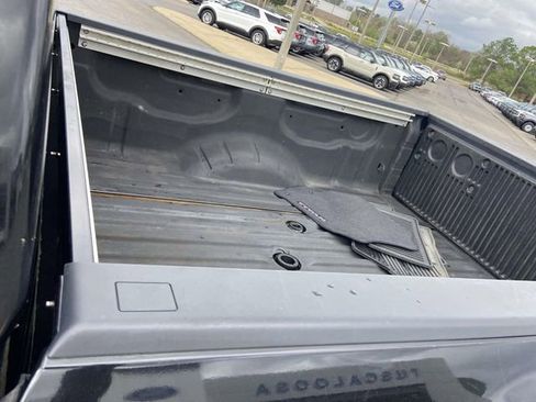 Used 2018 Nissan Titan SV w/ SV Convenience Package image 8