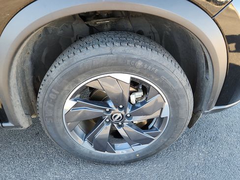 Used 2024 Nissan Rogue SV image 9